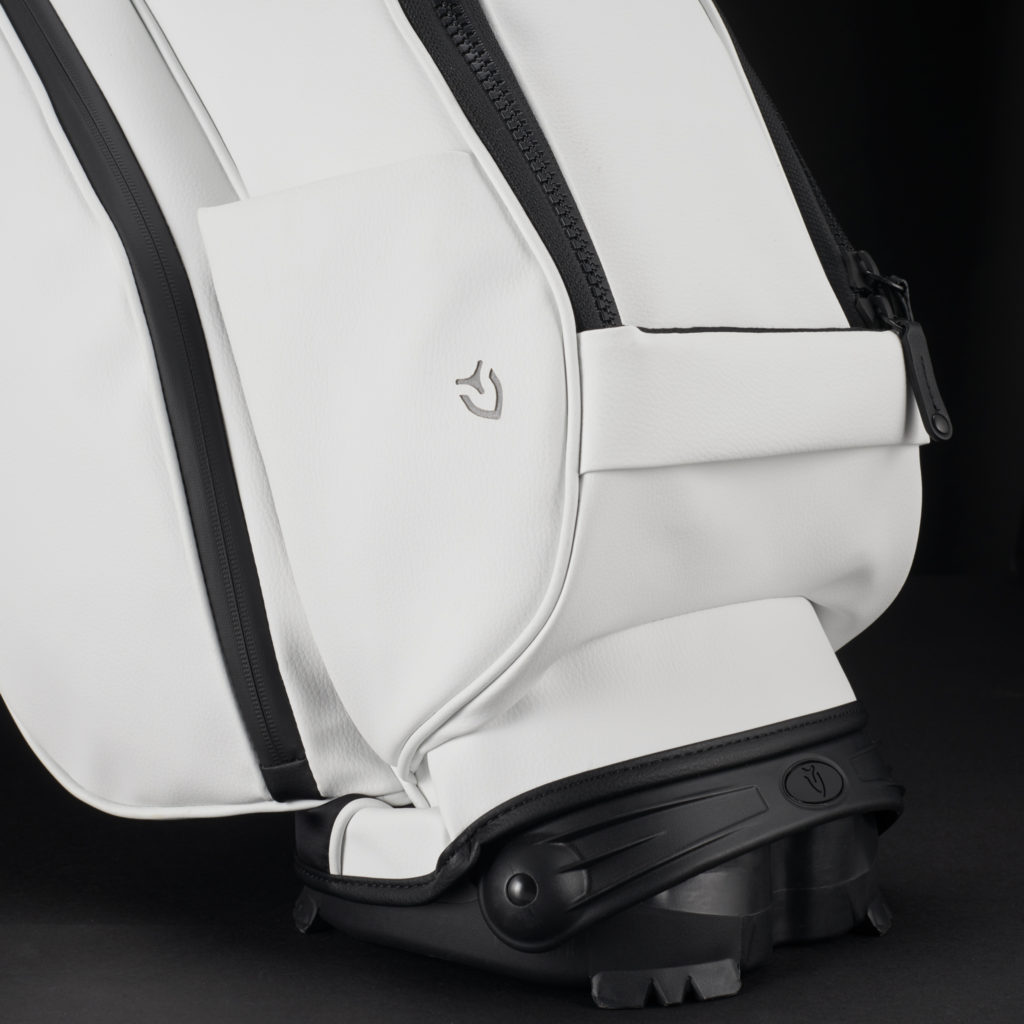 PATENTED ROTATOR BASE<br>ボトム全体で地面に接地して、スタンドの展開時に 抜群の安定性を発揮する、特許取得のローテーター スタンドテクノロジーを採用。