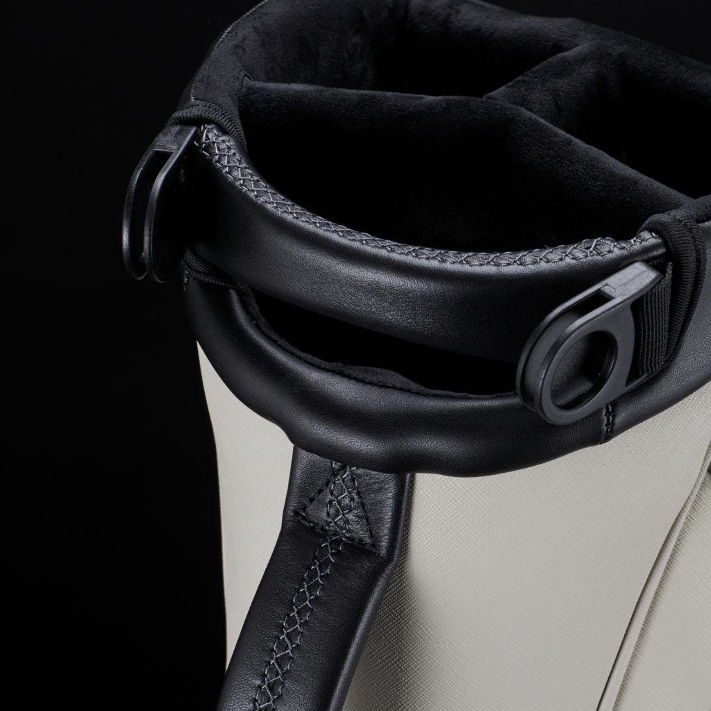 GENUINE LEATHER TOUCHPOINTS<br>耐久性と質感の良い本革を使用した レザーハンドル。