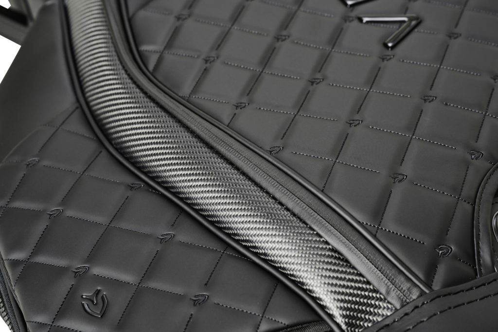 CARBON BLACK Lux 7 JP サムネイル写真1